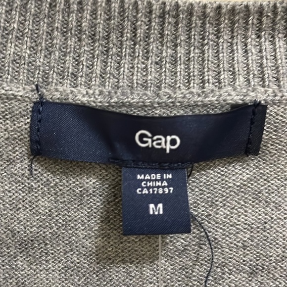 Gap gray v-neck sweater (sz m) - Picture 2 of 11